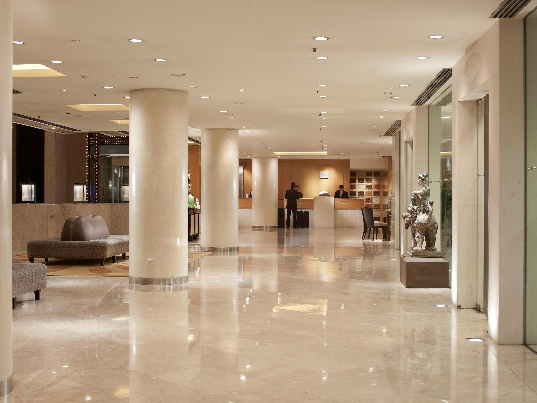 The Royal Garden Hotel Hong Kong Exterior photo The lobby of the hotel