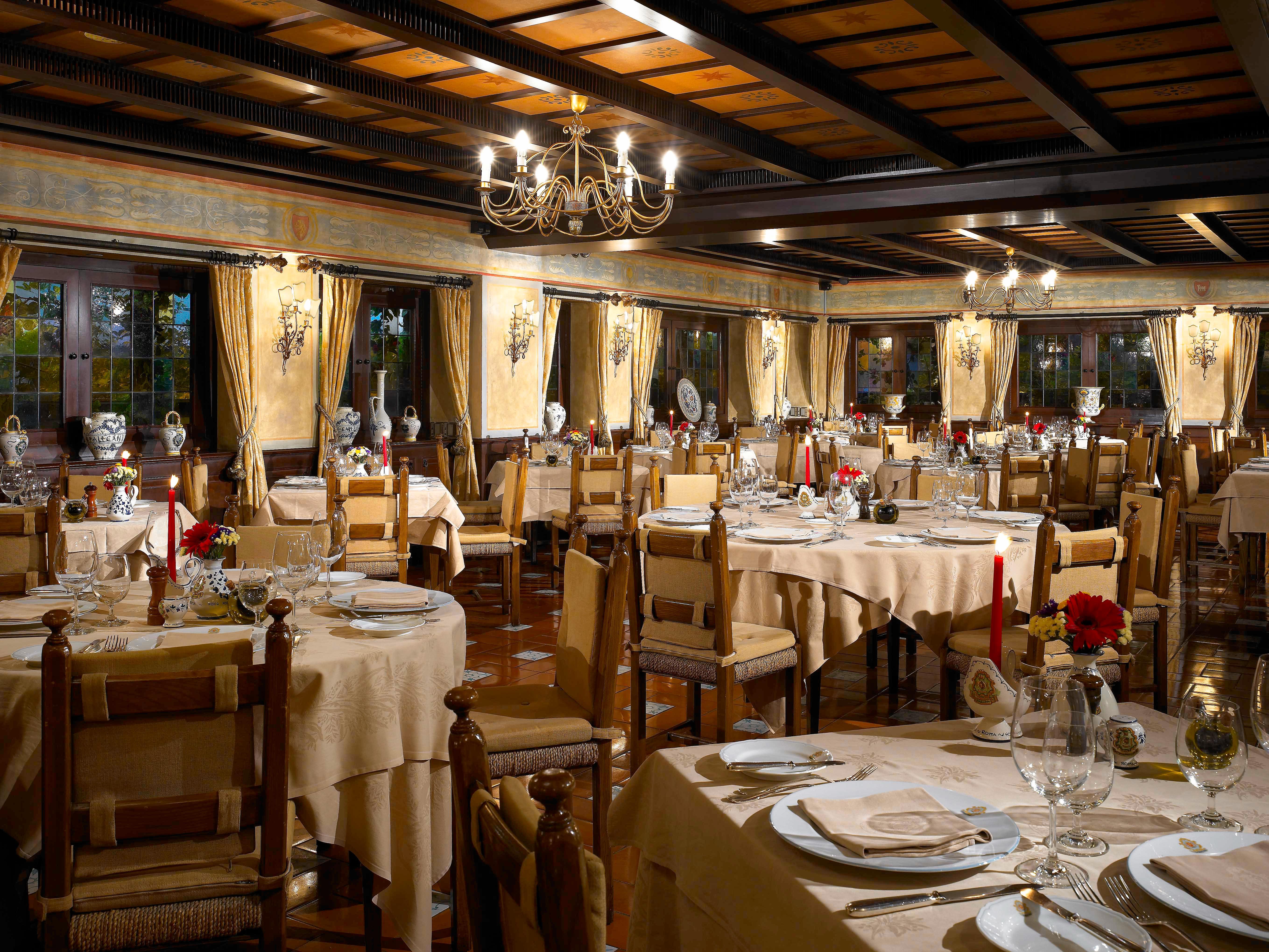 The Royal Garden Hotel Hong Kong Restaurant photo Restaurant in Belgrade