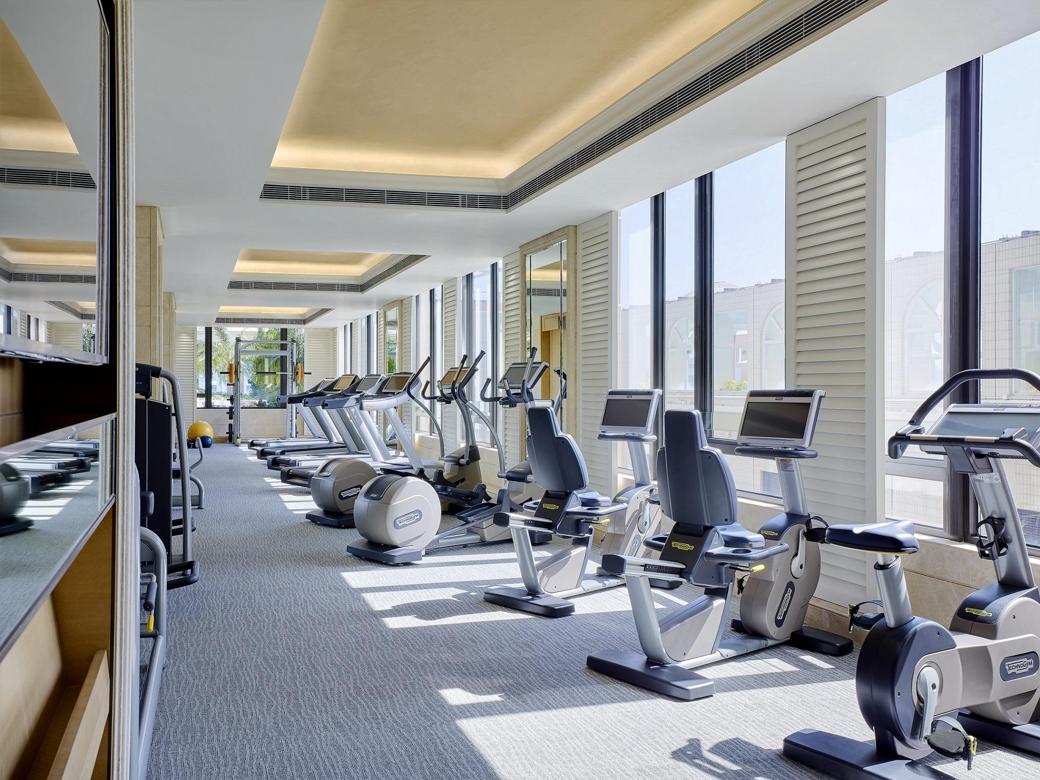 The Royal Garden Hotel Hong Kong Exterior photo The gym at the Westin