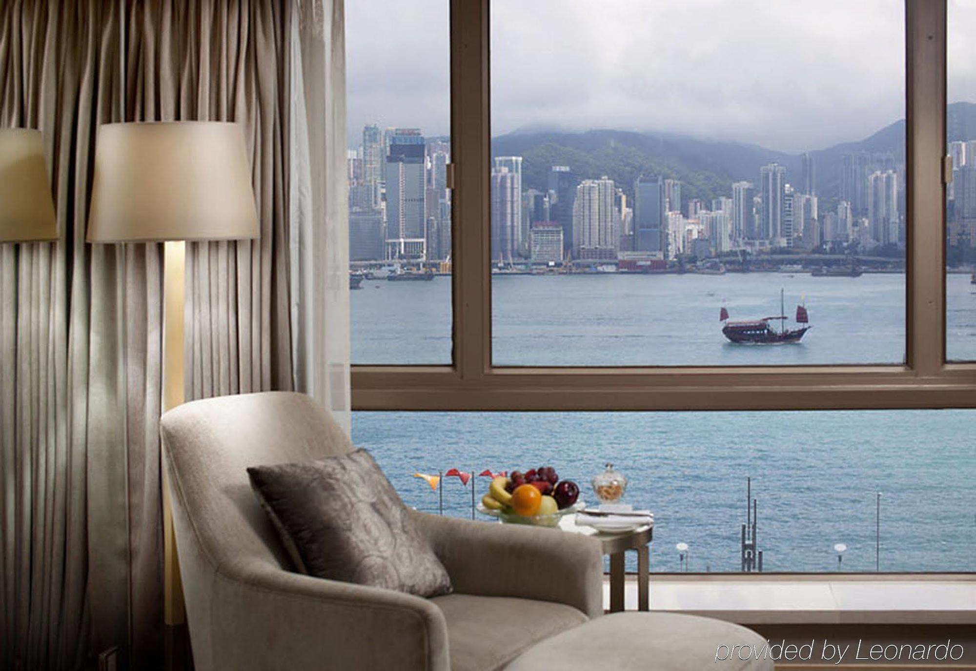 The Royal Garden Hotel Hong Kong Room photo View from a suite