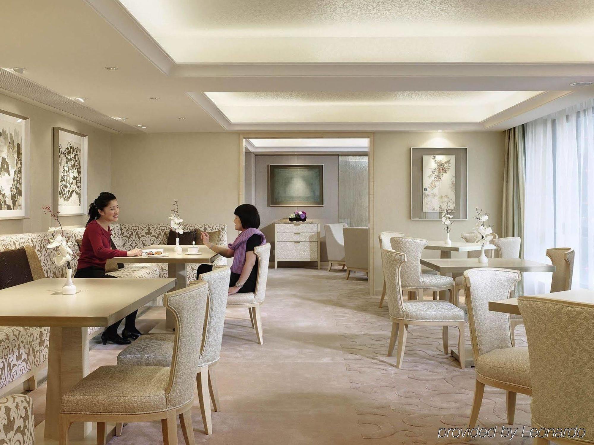 The Royal Garden Hotel Hong Kong Restaurant photo The Wing, Hong Kong International Airport