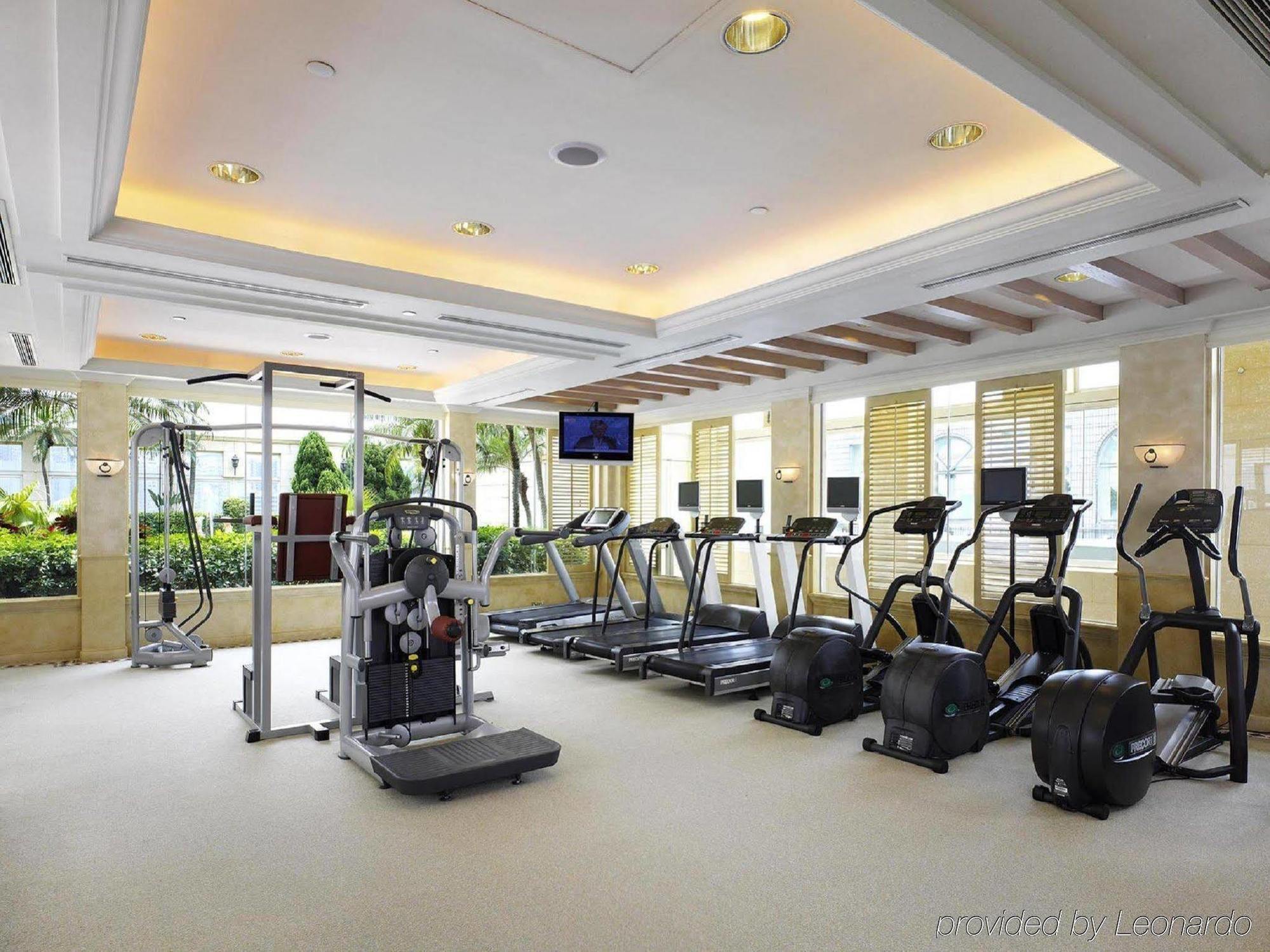 The Royal Garden Hotel Hong Kong Facilities photo The gym at the hotel