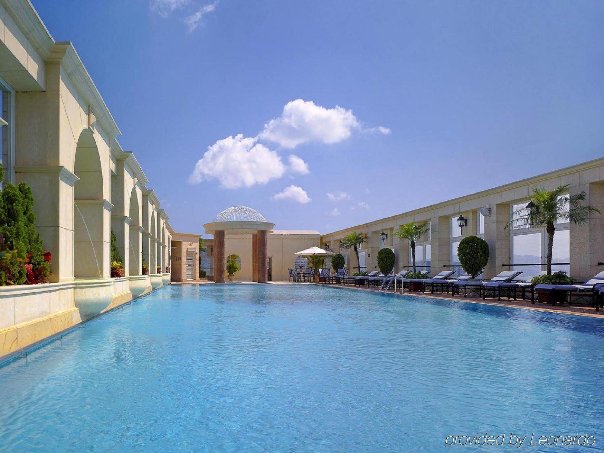 The Royal Garden Hotel Hong Kong Facilities photo The pool at the hotel